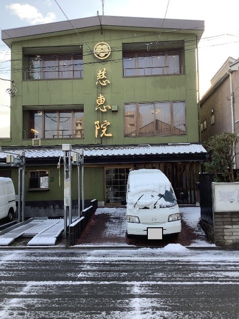 令和4年2月10日 雪が積もった足立別院の風景