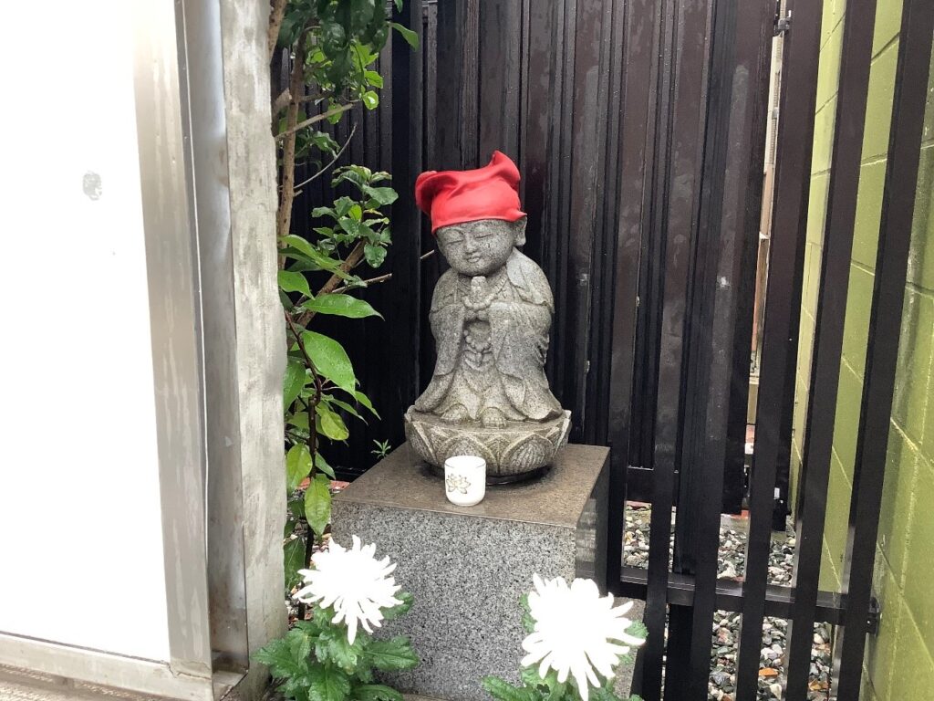 慈恵院 足立別院 雨の日のお地蔵さま