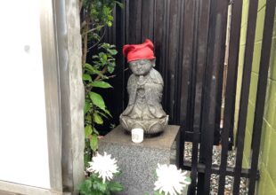 慈恵院 足立別院 雨の日のお地蔵さま