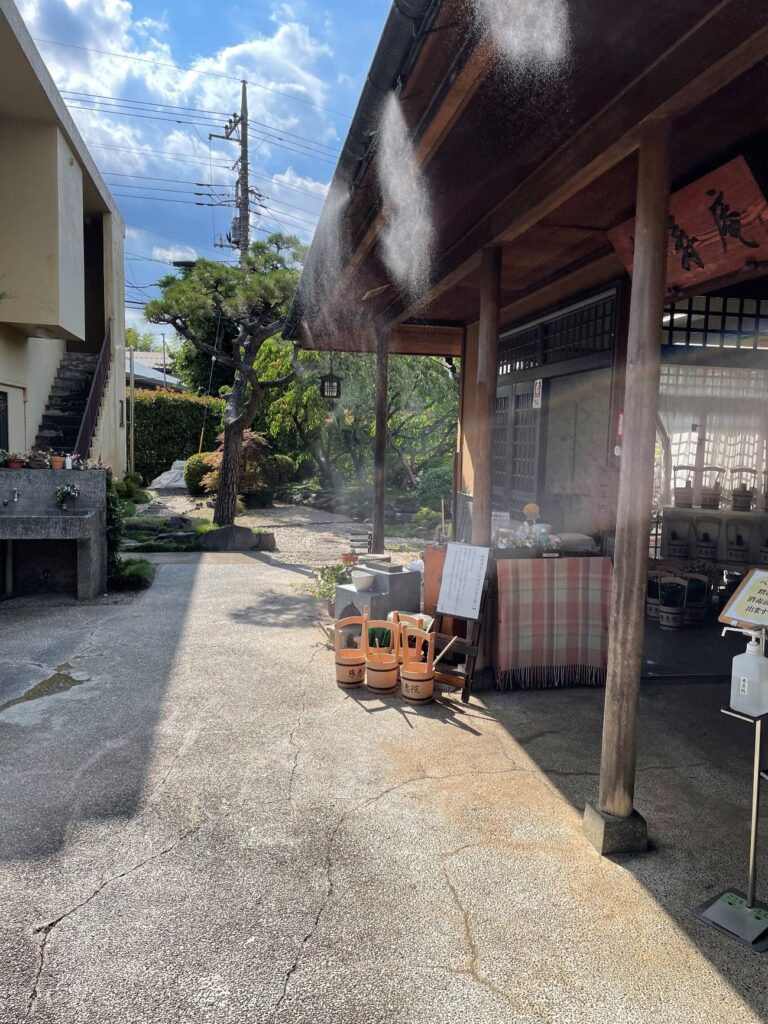 松寿庵(お花場)のミストシャワー2